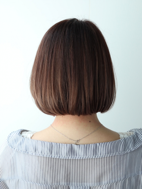 マイクロボブはひし形＆ワンカールで小顔に