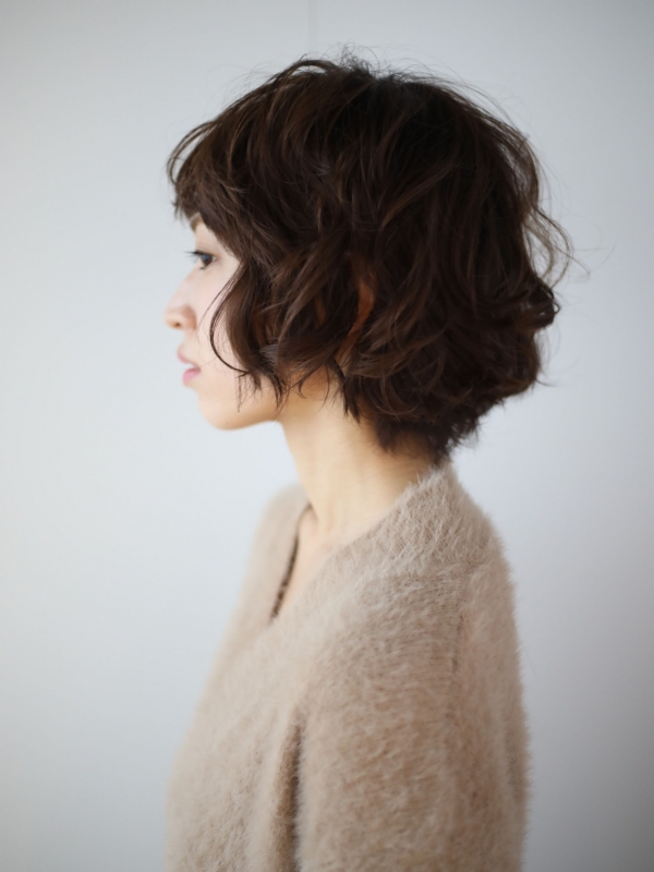 ボブデビューにもおすすめ！小顔効果アリのパーマ×ショートボブ