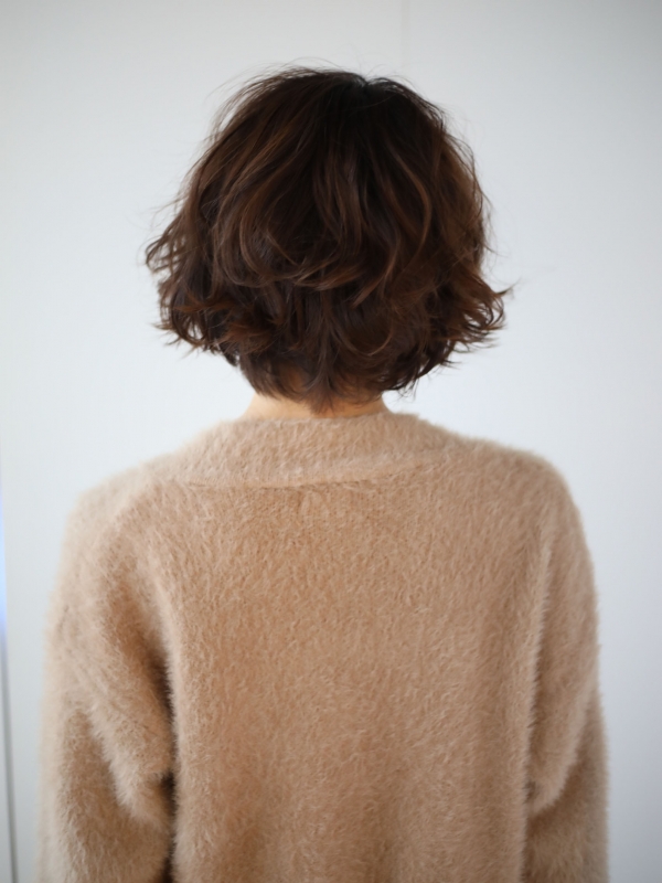 ボブデビューにもおすすめ！小顔効果アリのパーマ×ショートボブ