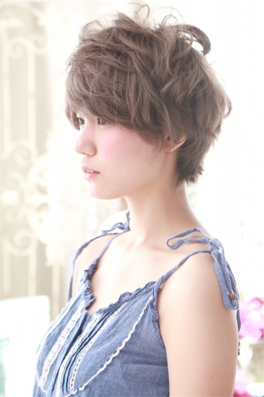 ふわくしゃ質感＆グレージュの透明感でフェアリーショート