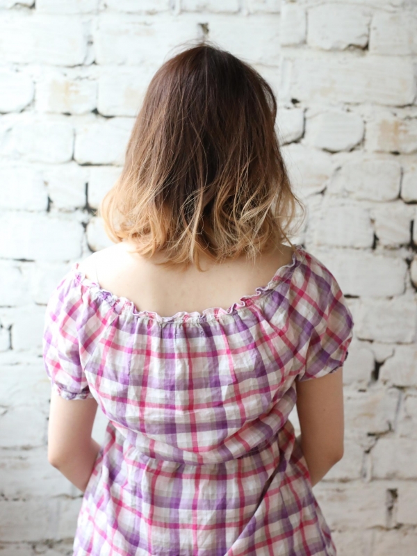 顔周りレイヤーで小顔効果もある大人可愛いミディアムスタイル