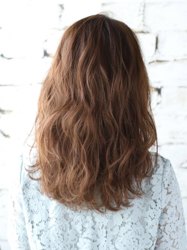 波ウェーブ×ふんわりバングでレトロかわいいセミロング