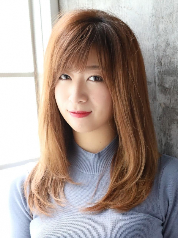 前髪あり×内巻きレイヤーのナチュラルセミロングストレート