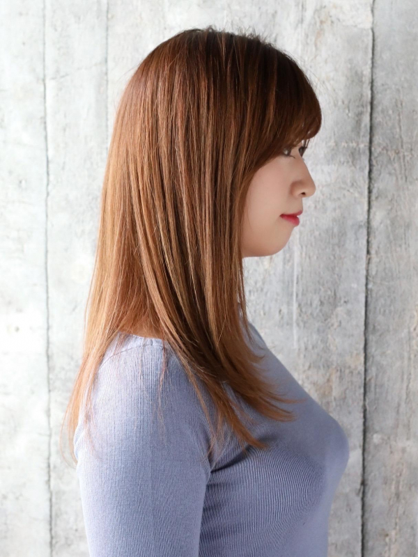 前髪あり×内巻きレイヤーのナチュラルセミロングストレート