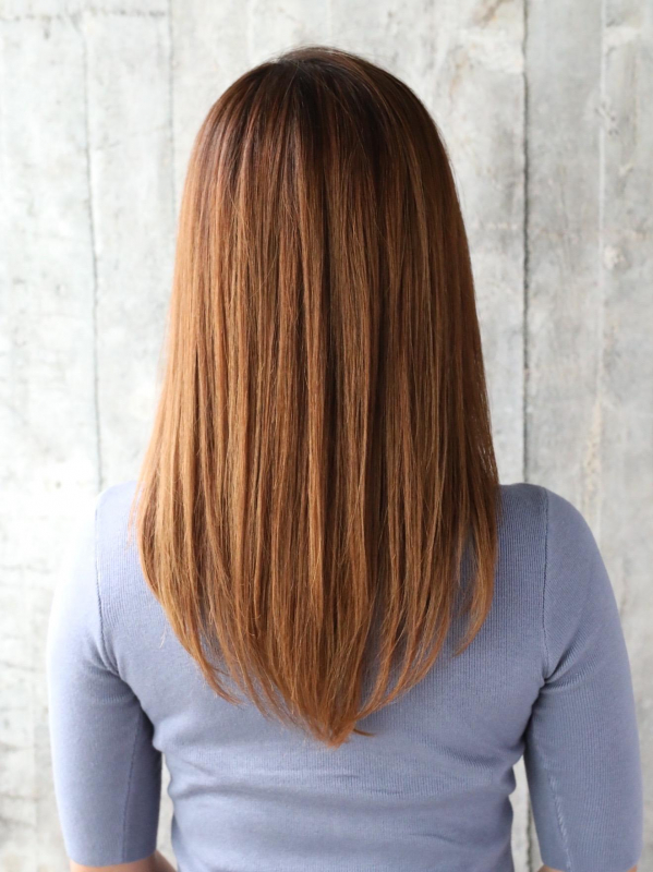 前髪あり×内巻きレイヤーのナチュラルセミロングストレート