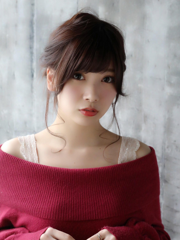 ねじり編みローシニヨンが大人かわいいミディアムアレンジ