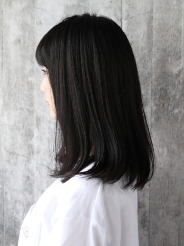 ぱっつん前髪×黒髪サラサラストレートのミディアムロング