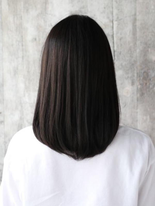 ぱっつん前髪×黒髪サラサラストレートのミディアムロング