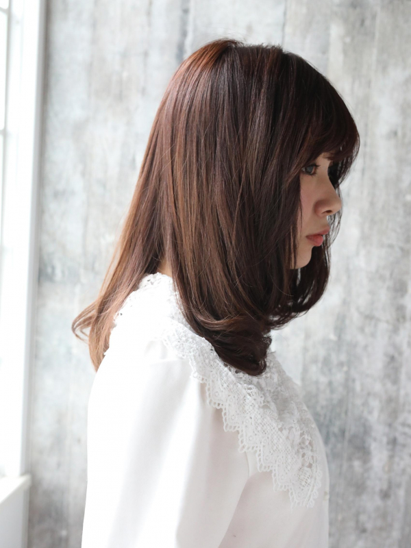 小顔効果あり！ ふんわり控えめウェーブのセミロングパーマ