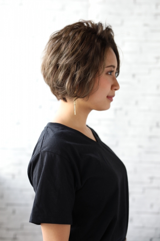 かきあげバング×波ウェーブパーマの大人ショート