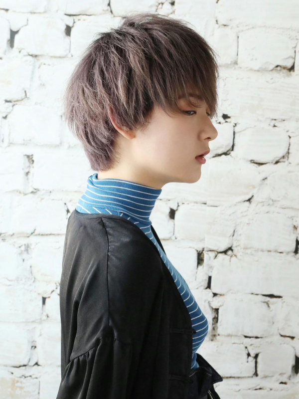 メンズライクな束感ストレートのクールショート