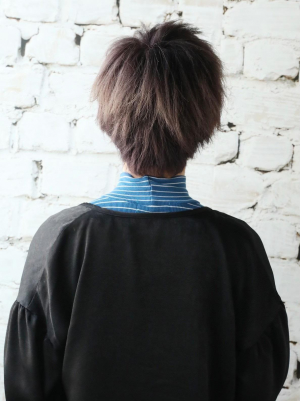 メンズライクな束感ストレートのクールショート