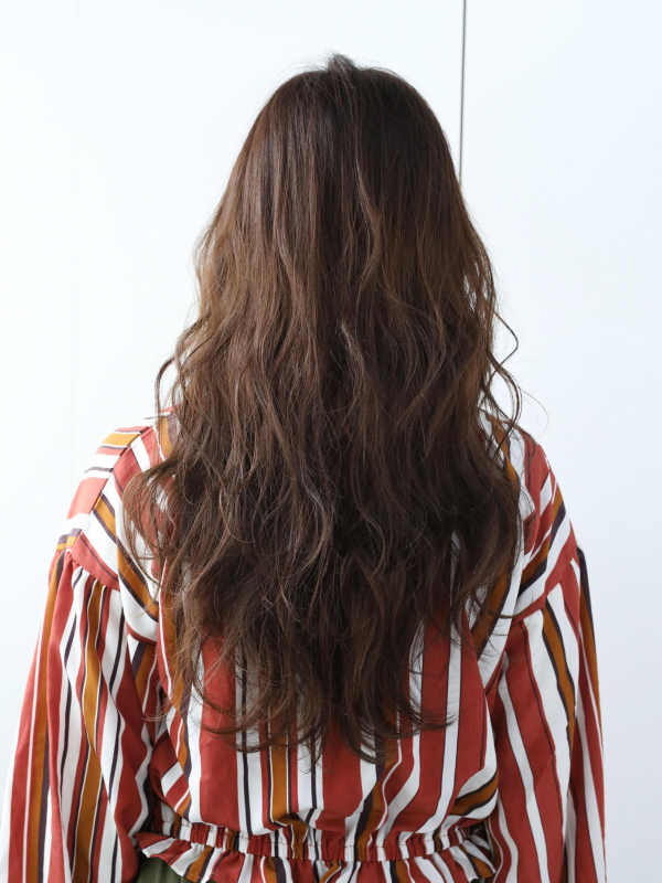 ゆるやかウェーブのパーマで小顔☆ロングヘア