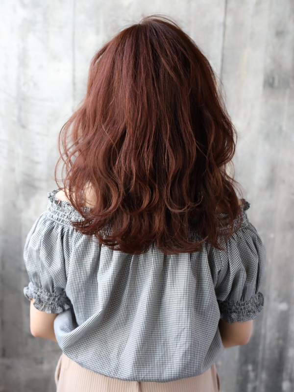 シースルーバング×ピンクブラウンのゆるふわパーマミディアム