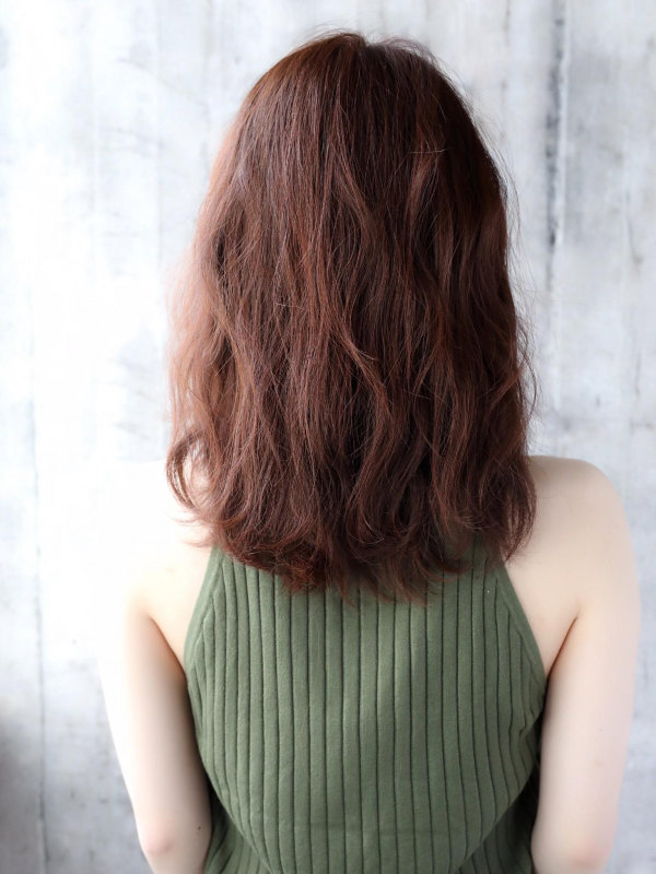 うざバング×ルーズパーマでアンニュイな大人ミディアム