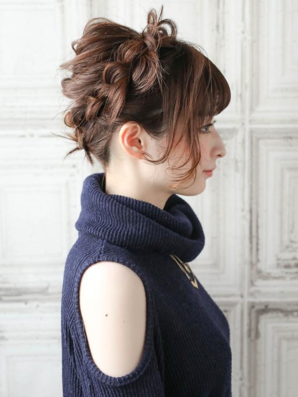 くるりんぱ×編み込み×ローシニヨンの華やかボブアレンジ