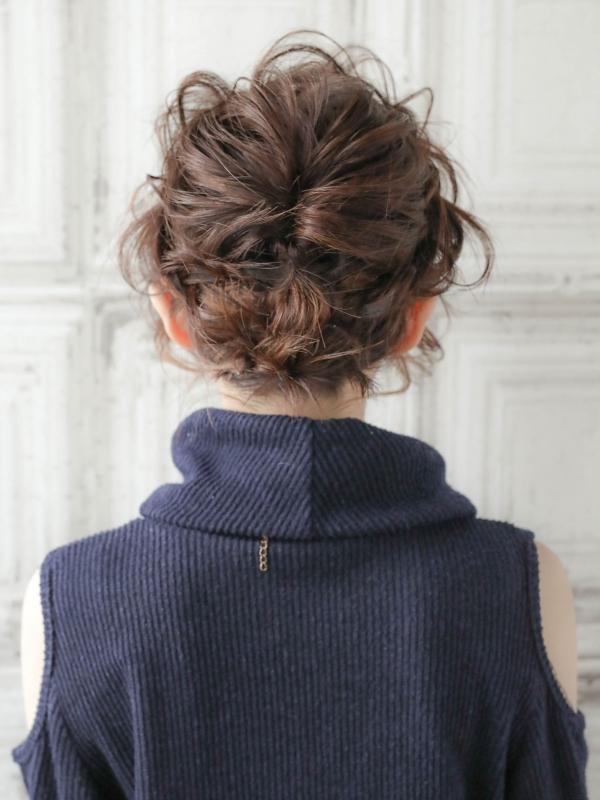 くるりんぱ×編み込み×ローシニヨンの華やかボブアレンジ