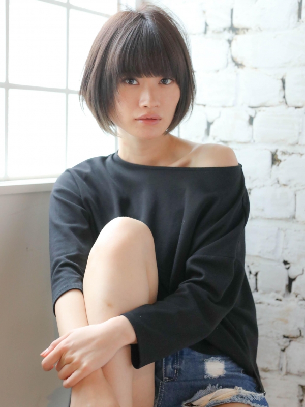 黒髪ストレート×骨格補正のひし形小顔ショート