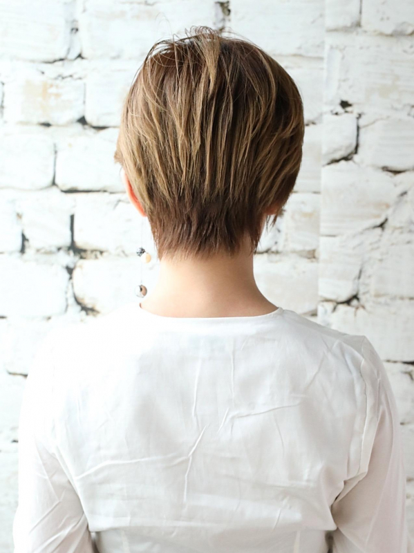 外国人風カラー×斜めバングの大人ショート