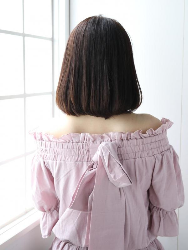 パープルブラックで大人の甘さ！まとまるストカールボブ