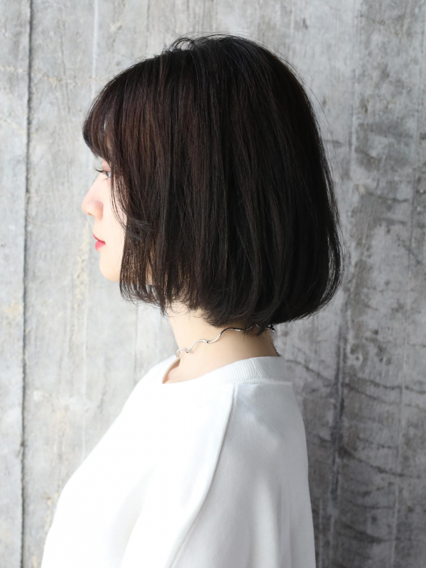 シースルーバング×黒髪ストレートのナチュラルボブ