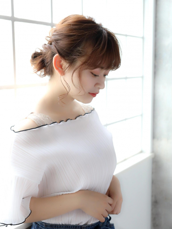 ローシニヨンの大人かわいい簡単ミディアムアレンジ