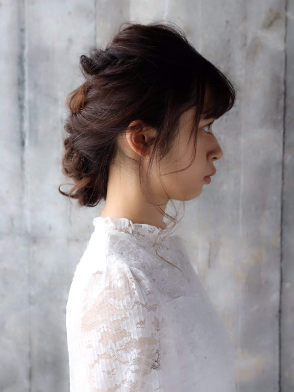 浴衣やパーティーに☆くるりんぱで作るセミロングのヘアアレンジ