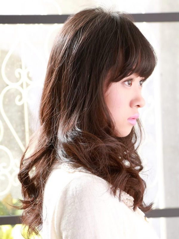 弱酸性デジタルパーマと厚めバングの愛されセミロング