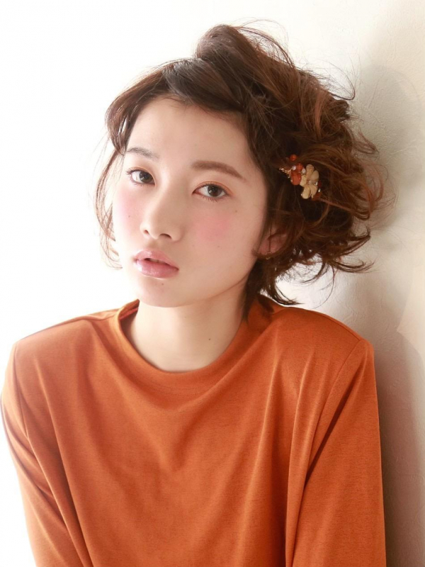 ボブのハーフアップアレンジで愛されお呼ばれスタイルに