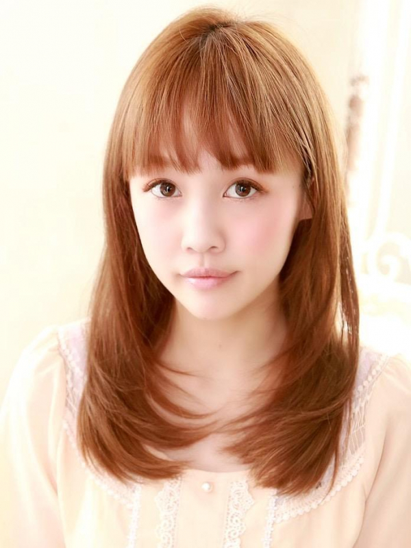 明るめカラーとレイヤーで軽やか☆さらさらストレートのセミロン