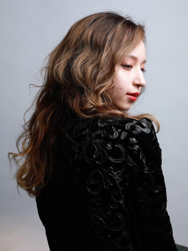 グラマラスなランダムカールで色っぽパーマのロングヘア