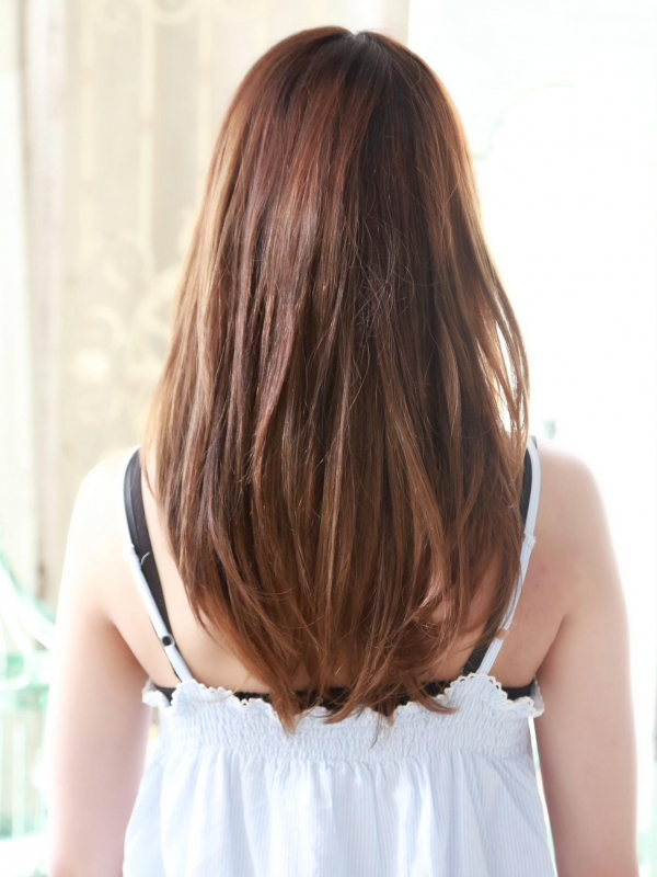 毛先の内巻きレイヤーで軽快に☆ストレートのロングヘア