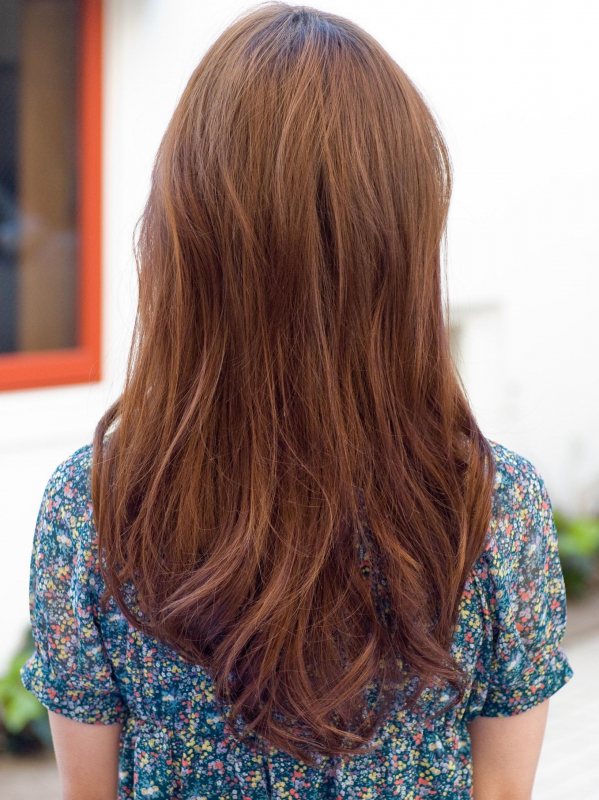 ナチュラルな柔らかウェーブがかわいいセミロング