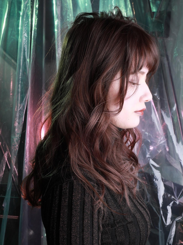 繊細なウェーブに大人のムード漂うセミロング