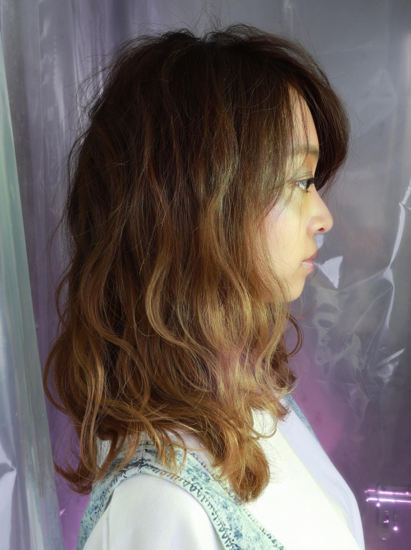 グラデーションカラー×ネオソバージュの技ありセミロング