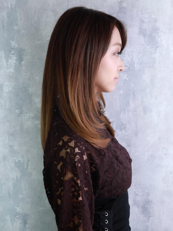 30代にもおすすめ！ 毛先までしっとり大人ムードのストレート