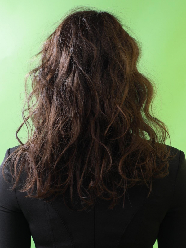 リラクシー＆アンニュイなほつれウェーブのセミロング