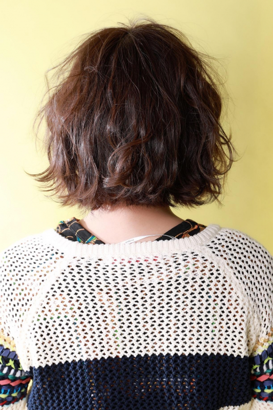 ツヤ髪でエアリーな透明感！大人のラフウェーブボブ