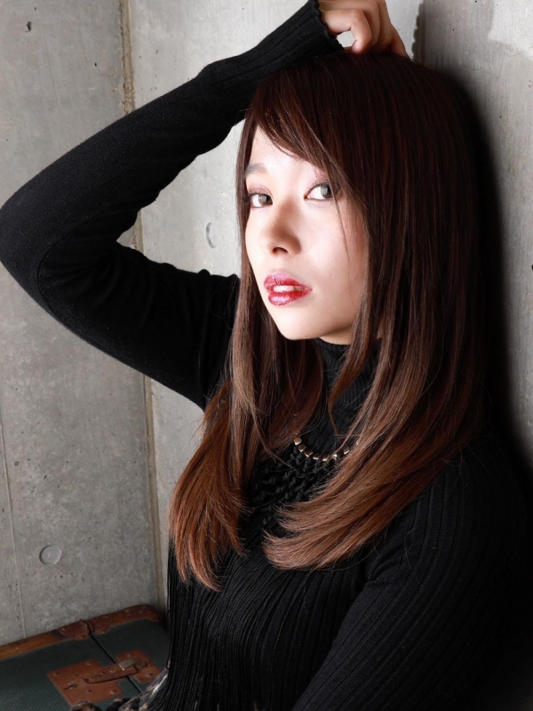 しっとり艶やか大人ムードのストレート×セミロング