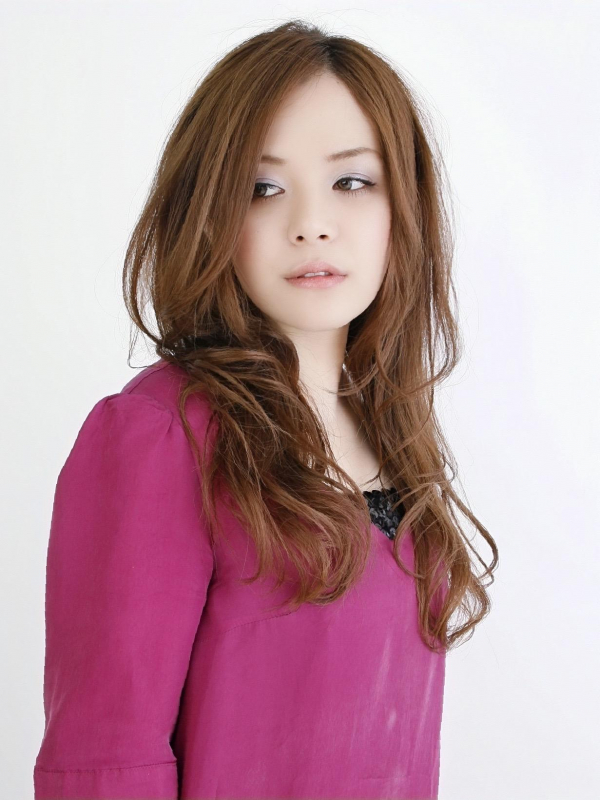 レイヤーとパーマで作る前髪なしのロング×ウェーブヘア