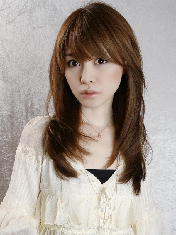 内巻き×ストレートの上品なロングスタイル