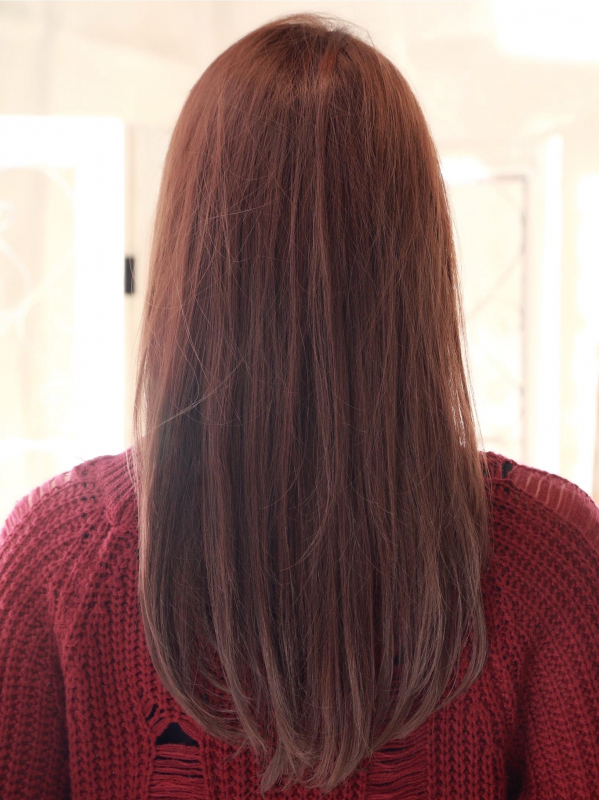 レイヤー×ナチュラルな内巻きで小顔効果のあるロングスタイルに