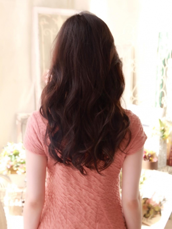 上品なミックスウェーブで大人可愛いモテロングヘア