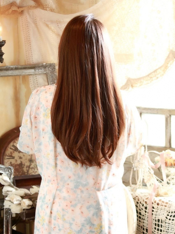 小顔効果のあるレイヤー×内巻きで華やかさのあるロングヘア