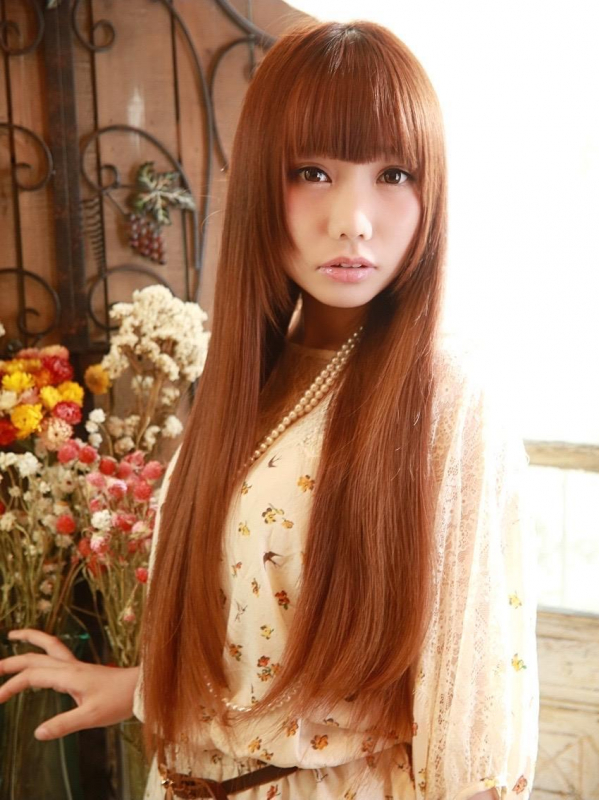 レイヤーの入っているストレートで小顔効果抜群のロングへア