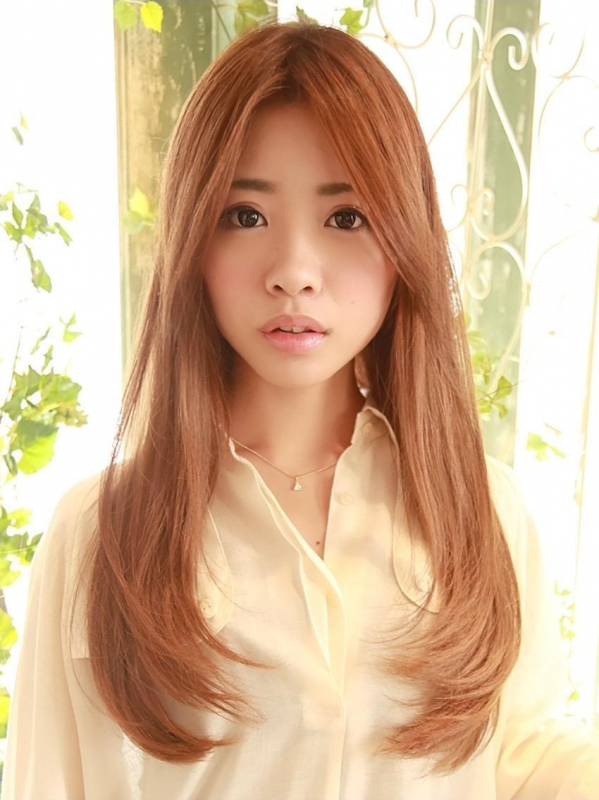 前髪なし×ナチュラルストレートでセクシーな印象のロングヘア