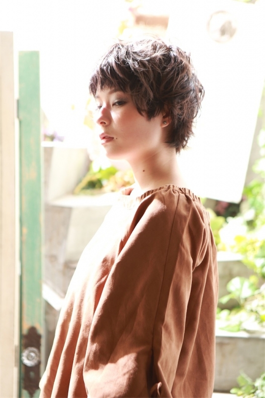 ゆるふわパーマの大人かわいい小顔ショート