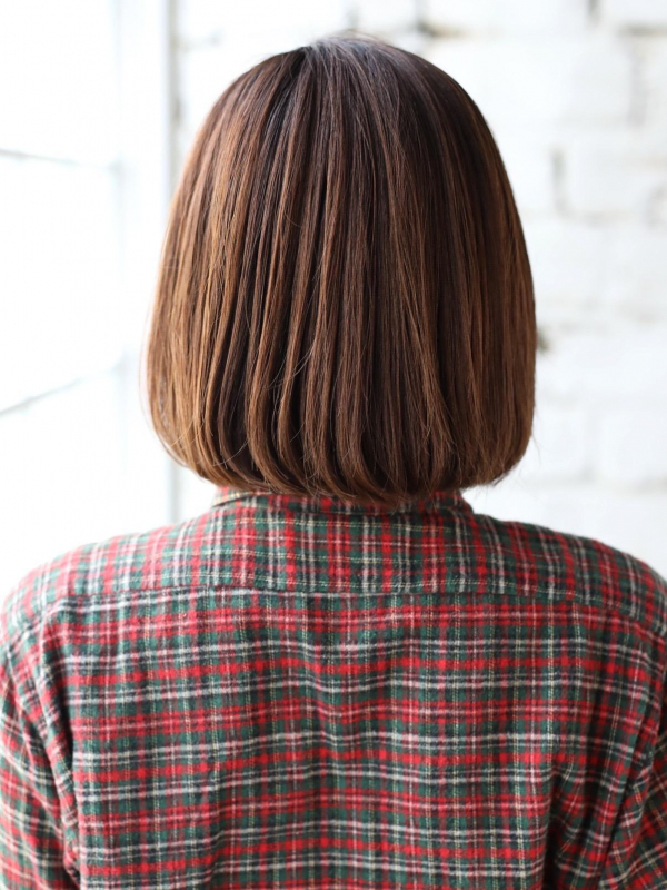 大人可愛いナチュラルストレートのボブスタイル