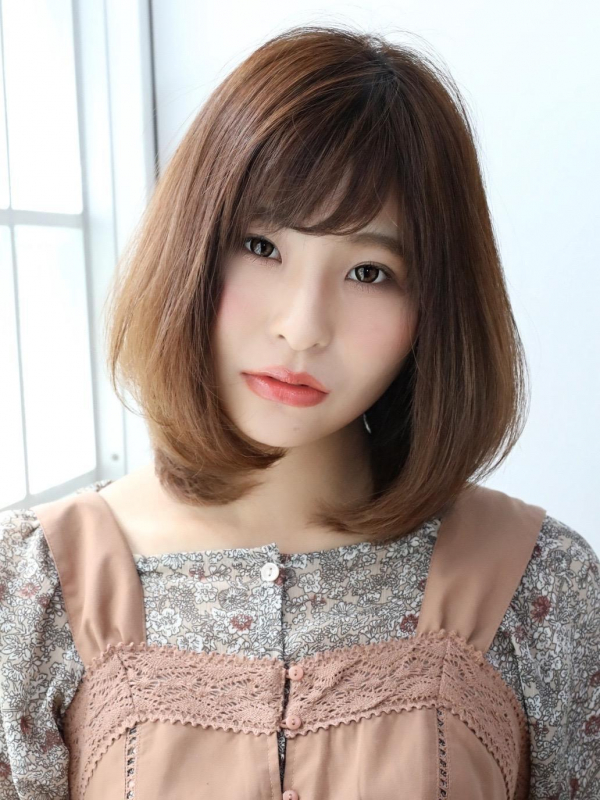 ふんわりとした内巻きワンカールのボブスタイル