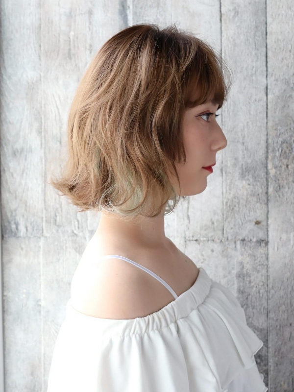 インナーカラーでこなれ感のあるお洒落なカジュアルボブ